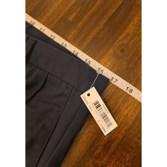 Amazon Essentials Men's Classic-Fit Casual Stretch Chino Pant, Navy, 33W x 30L - Picture 2 of 5